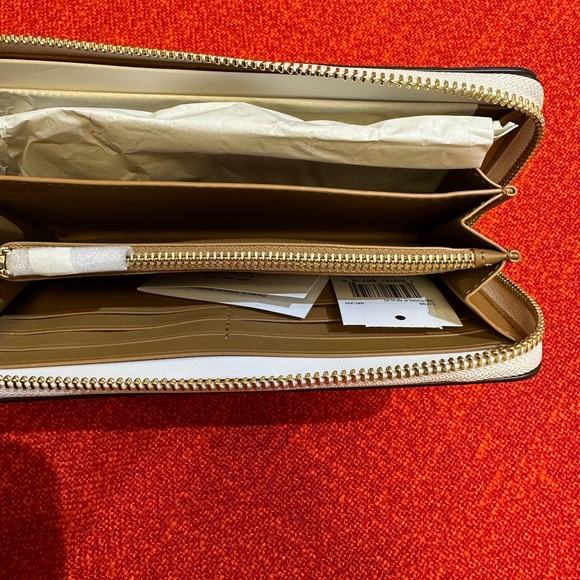 ❤️❤️❤️NWT Coach large continental wallet with floral motif ❤️❤️❤️ - Picture 6 of 11